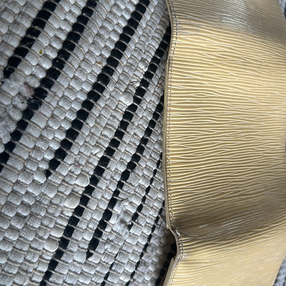 Louis Vuitton Wallet - Picture 14 of 16